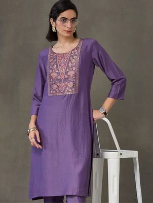 formal women embroidered kurta with trousers 2