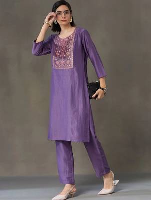 formal women embroidered kurta with trousers 3