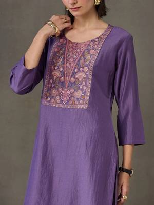 formal women embroidered kurta with trousers 5