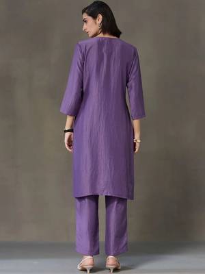 formal women embroidered kurta with trousers 7