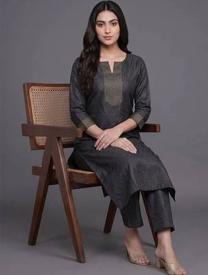 everyday workwear women kurta with trousers 4