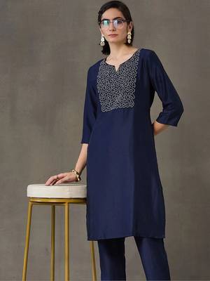 structured women embroidered kurta with trousers 2