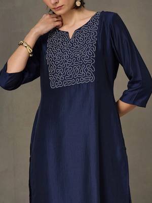 structured women embroidered kurta with trousers 5