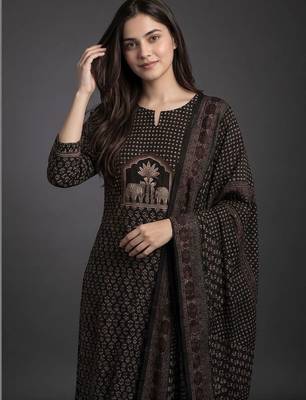 smart women printed kurta with trousers with dupatta 6