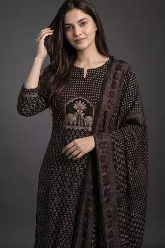 smart women printed kurta with trousers with dupatta