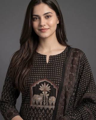smart women printed kurta with trousers with dupatta 7