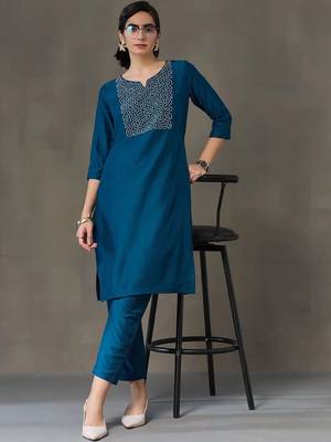 everyday workwear women embroidered kurta with trousers 1