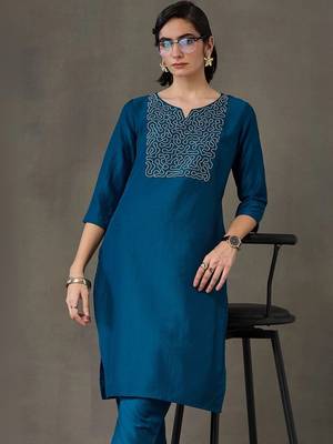 everyday workwear women embroidered kurta with trousers 2