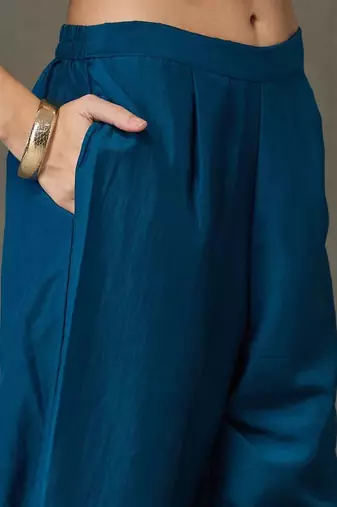 everyday workwear women embroidered kurta with trousers