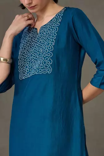 everyday workwear women embroidered kurta with trousers