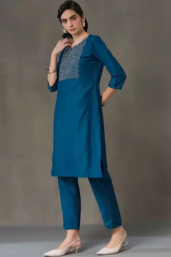 everyday workwear women embroidered kurta with trousers