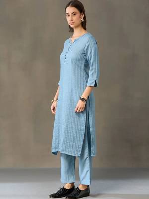 structured women kurta with trousers 3