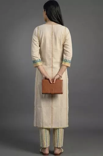 smart women embroidered kurta with trousers