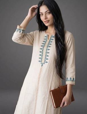 smart women embroidered kurta with trousers 4