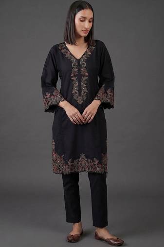 structured women embroidered kurta with trousers