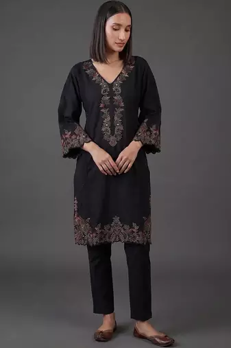 structured women embroidered kurta with trousers
