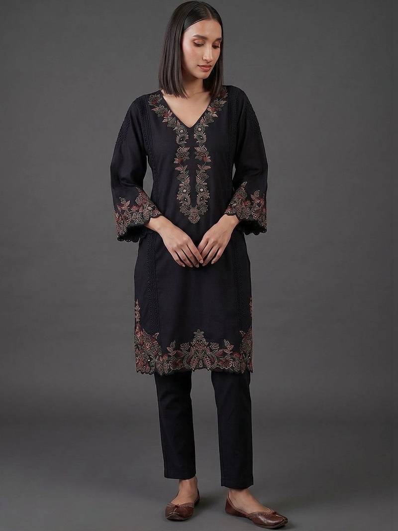 structured women embroidered kurta with trousers