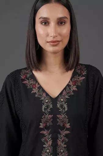 structured women embroidered kurta with trousers
