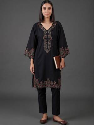 structured women embroidered kurta with trousers 4