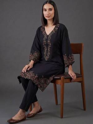 structured women embroidered kurta with trousers 6
