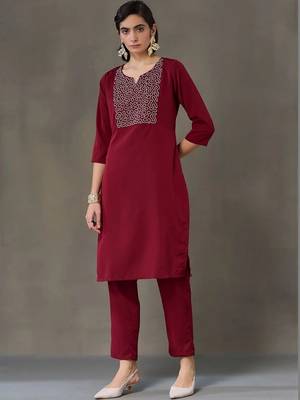 everyday workwear women embroidered kurta with trousers 3