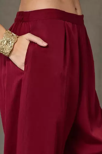 everyday workwear women embroidered kurta with trousers