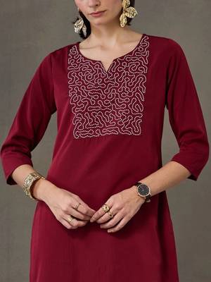everyday workwear women embroidered kurta with trousers 5