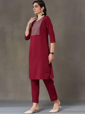 everyday workwear women embroidered kurta with trousers 6