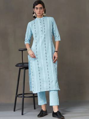 women ethnic motifs printed regular kurta with trousers 2