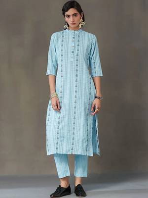 women ethnic motifs printed regular kurta with trousers 3