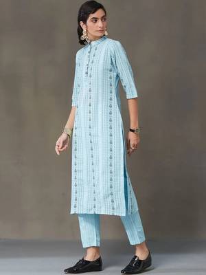women ethnic motifs printed regular kurta with trousers 6