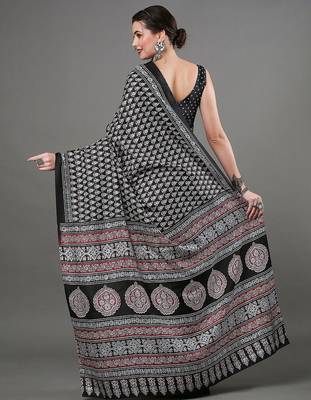 black ethnic motifs printed saree 3