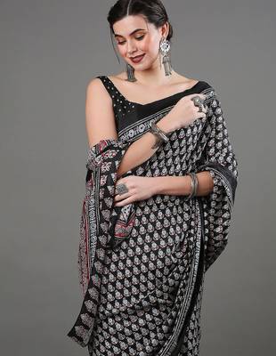 black ethnic motifs printed saree 4