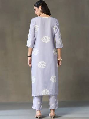 everyday workwear women printed kurta with trousers 7