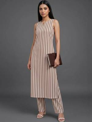 smart women striped kurta with trousers 1