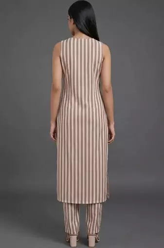 smart women striped kurta with trousers