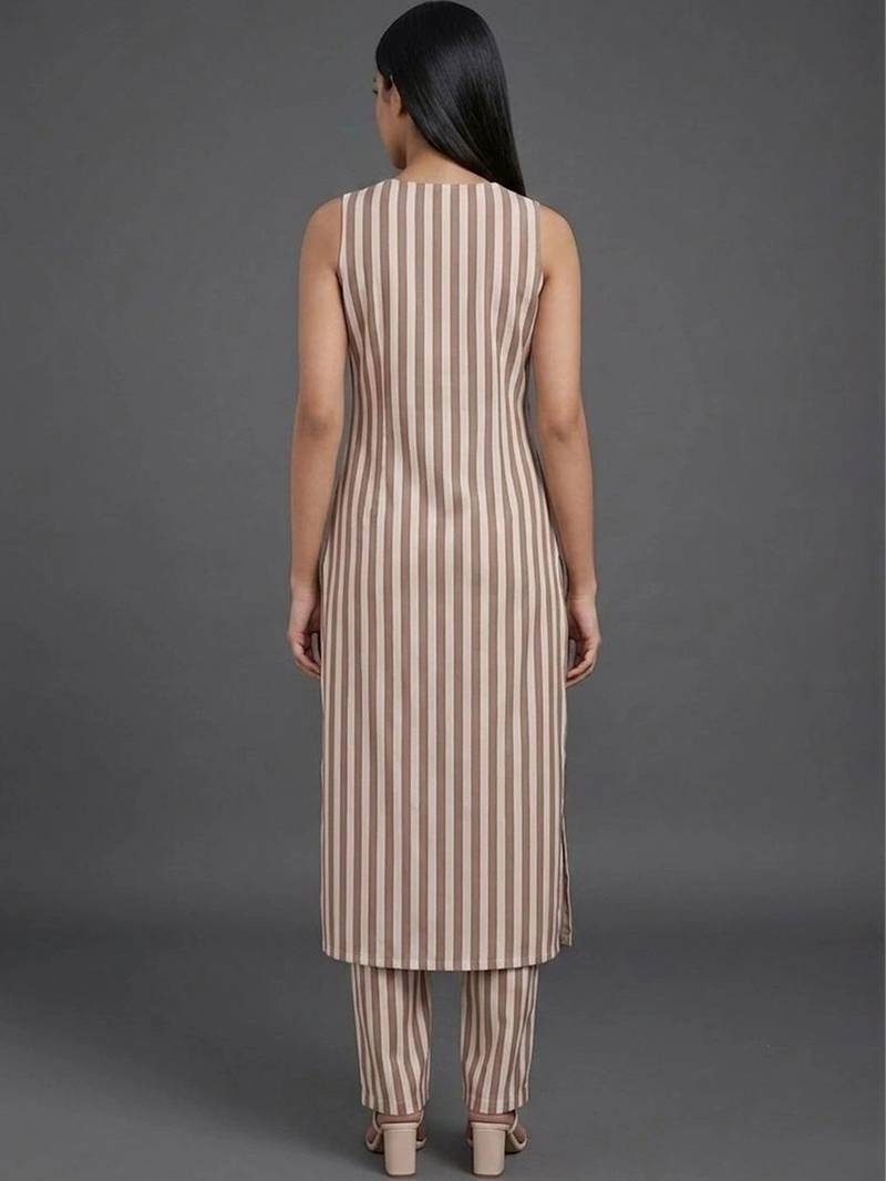 smart women striped kurta with trousers