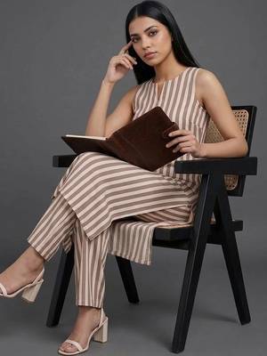 smart women striped kurta with trousers 3