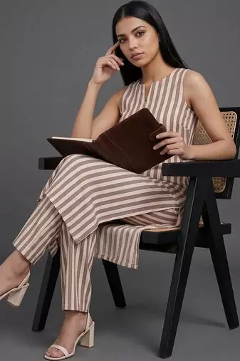 smart women striped kurta with trousers