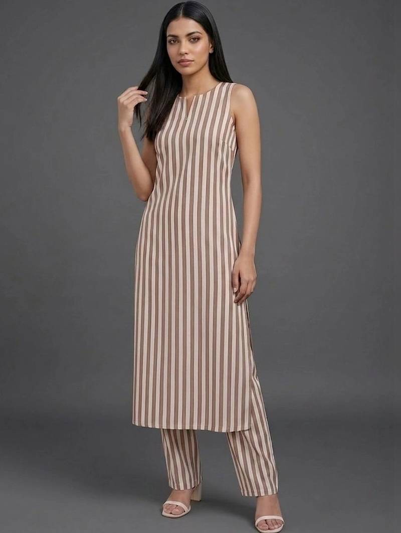 smart women striped kurta with trousers