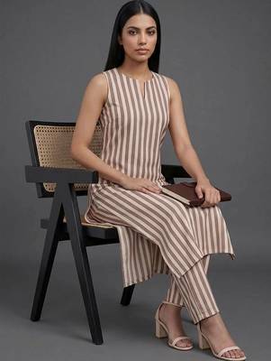 smart women striped kurta with trousers 6