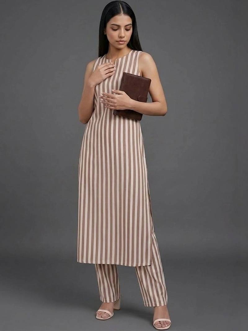 smart women striped kurta with trousers