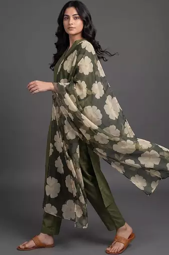 formal women kurta with trousers with dupatta
