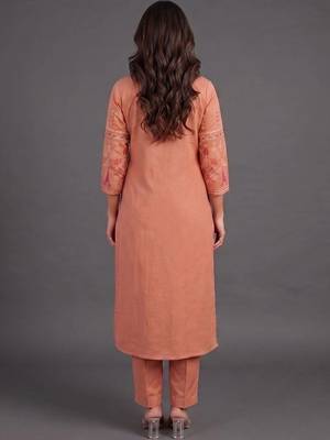 formal women embroidered kurta with trousers 3