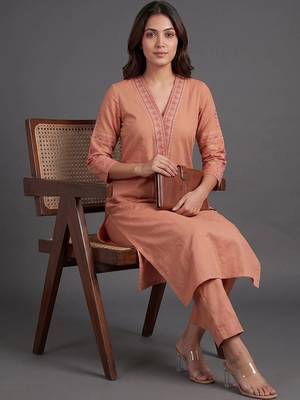 formal women embroidered kurta with trousers 4