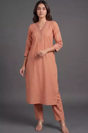 formal women embroidered kurta with trousers