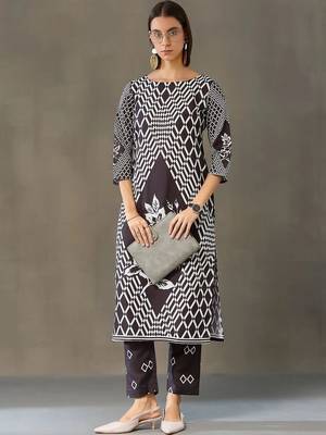 structured women printed kurta with trousers 2