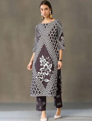 structured women printed kurta with trousers 3