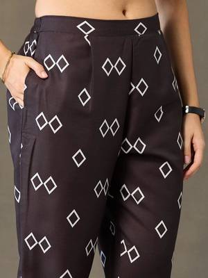 structured women printed kurta with trousers 4