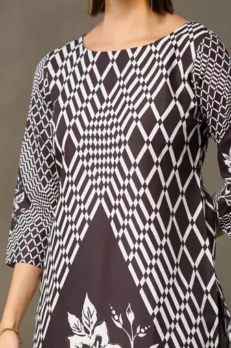structured women printed kurta with trousers